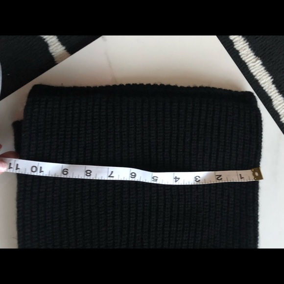 Michael kors scarf - Picture 3 of 6